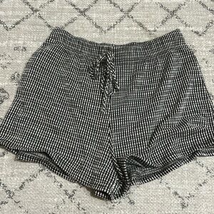 Medium Black and White Patterned Shorts